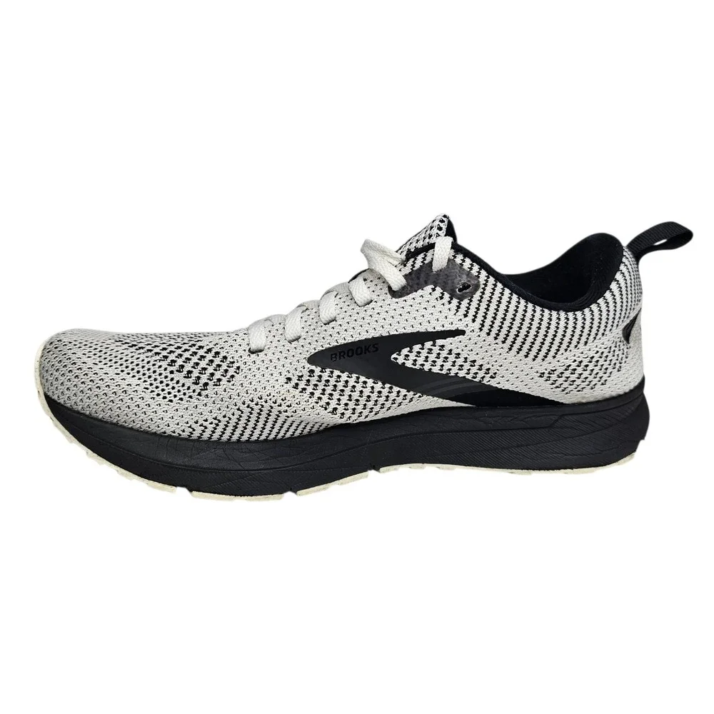 Brooks Revel 5 Women 9.5 White Black Running Shoes Sneakers Athletic Road